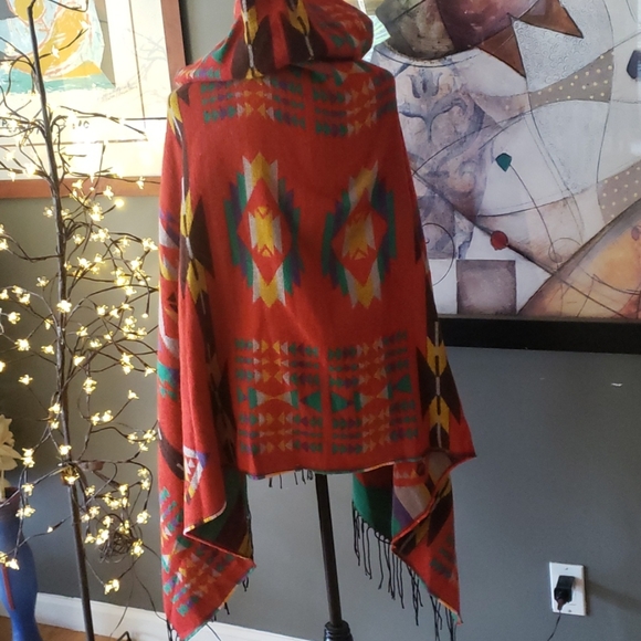 Aztec Hooded Throw - Picture 5 of 10